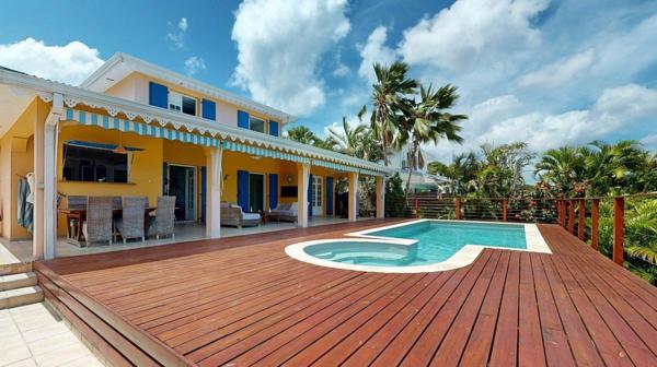 Superbe villa 5 chambres, piscine et vue mer.