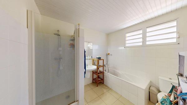 Superbe villa 5 chambres, piscine et vue mer.
