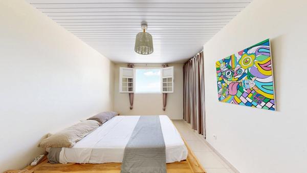 Superbe villa 5 chambres, piscine et vue mer.
