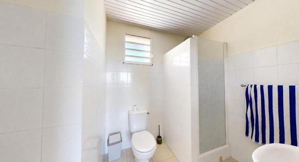 Superbe villa 5 chambres, piscine et vue mer.