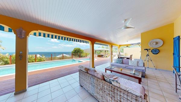 Superbe villa 5 chambres, piscine et vue mer.
