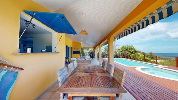Superbe villa 5 chambres, piscine et vue mer.