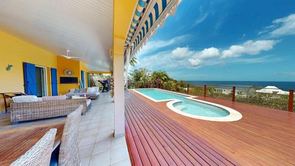 Superbe villa 5 chambres, piscine et vue mer.