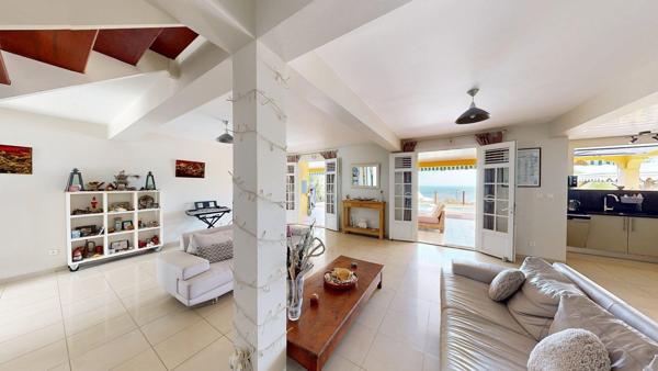 Superbe villa 5 chambres, piscine et vue mer.