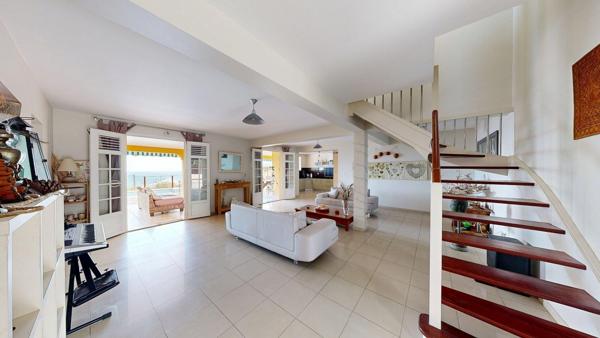 Superbe villa 5 chambres, piscine et vue mer.