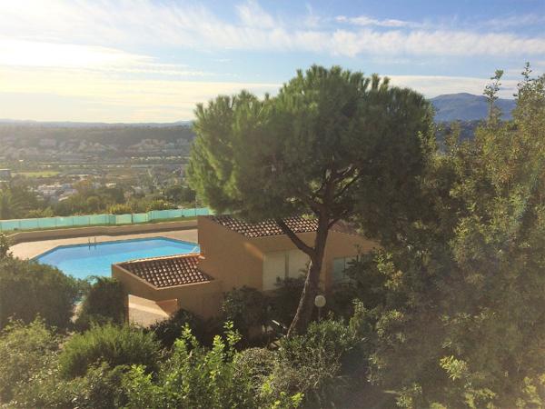 Nice Ouest Corniche Fleurie 4 pièces, terrasse, garage - résidence avec piscine et gardien