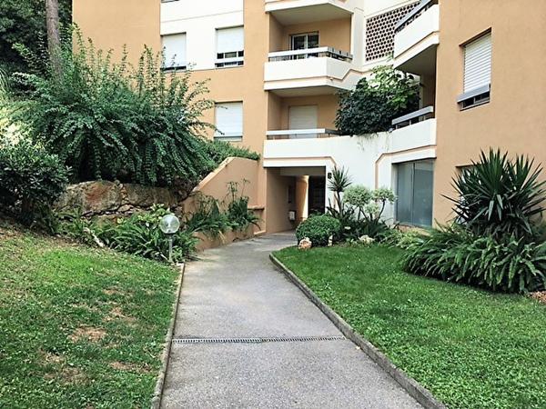 Nice Ouest Corniche Fleurie 4 pièces, terrasse, garage - résidence avec piscine et gardien