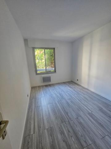 Nice Ouest Corniche Fleurie 4 pièces, terrasse, garage - résidence avec piscine et gardien