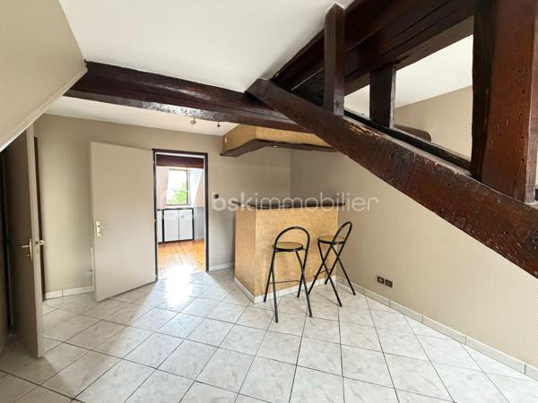 NOUVEAUTÉ - INVESTISSEUR 

Au sein d'une petite copropriété proche de la place Émile Zola , ce T2 de 30 m² au sol , 25,75m2 carrez est idéal pour un étudiant ou un primo accédant 

Parfaitement distribué, vous y trouverez : 
• Un bel espace nuit avec de nombreux rangements.
• Une cuisine 
• Une Salle de douche 
• Un WC séparé.

DPE C 

+ D'infos en MP ou 0770862411
