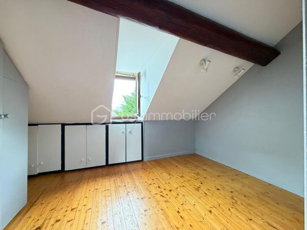 NOUVEAUTÉ - INVESTISSEUR 

Au sein d'une petite copropriété proche de la place Émile Zola , ce T2 de 30 m² au sol , 25,75m2 carrez est idéal pour un étudiant ou un primo accédant 

Parfaitement distribué, vous y trouverez : 
• Un bel espace nuit avec de nombreux rangements.
• Une cuisine 
• Une Salle de douche 
• Un WC séparé.

DPE C 

+ D'infos en MP ou 0770862411