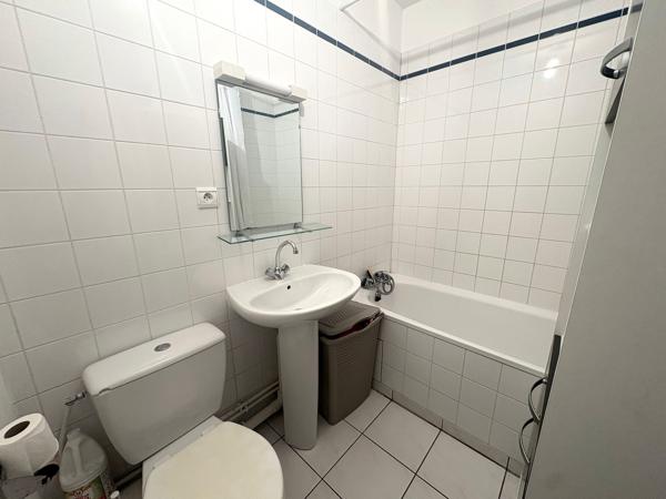 SOUS OFFRE – Studio avec parking privatif – Quartier La Madeleine