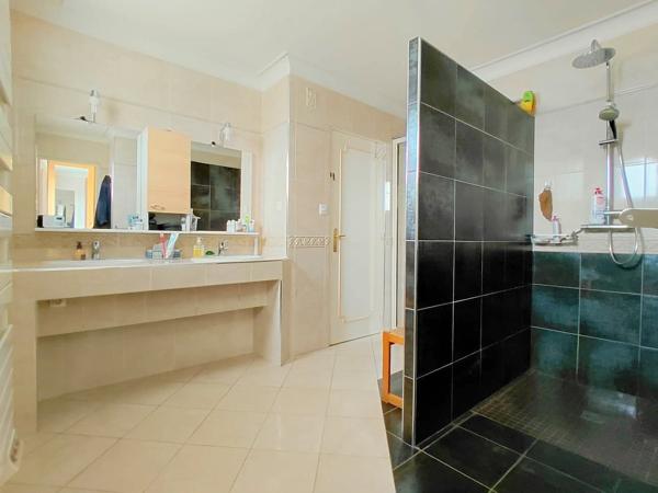 Maison traditionnelle + appartement de plain pied T3 - 9 pièce(s) 295 m²