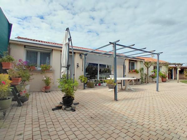 Maison traditionnelle + appartement de plain pied T3 - 9 pièce(s) 295 m²