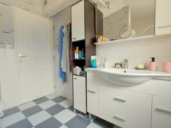 Maison traditionnelle + appartement de plain pied T3 - 9 pièce(s) 295 m²