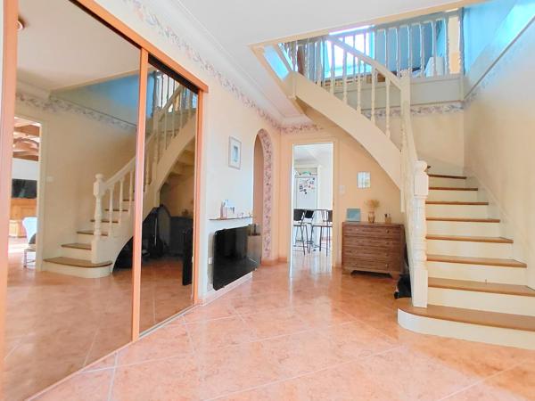 Maison traditionnelle + appartement de plain pied T3 - 9 pièce(s) 295 m²