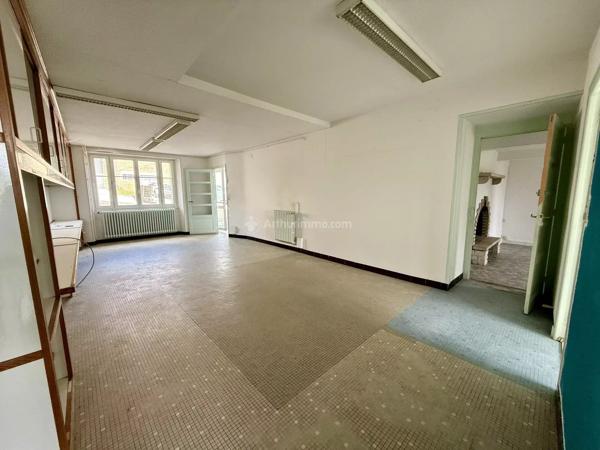 Vente                                                      Maison de village
                        
                     9 pièces                      209 m2                     à Bourmont-Entre-Meuse-Et-Mouzon
