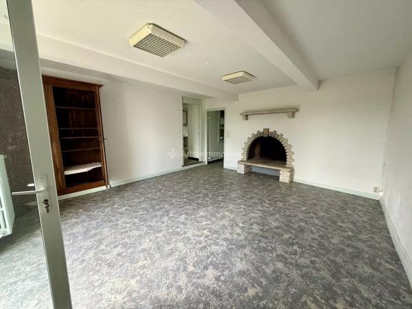 Vente                                                      Maison de village
                        
                     9 pièces                      209 m2                     à Bourmont-Entre-Meuse-Et-Mouzon