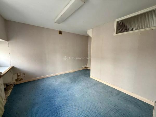 Vente                                                      Maison de village
                        
                     9 pièces                      209 m2                     à Bourmont-Entre-Meuse-Et-Mouzon
