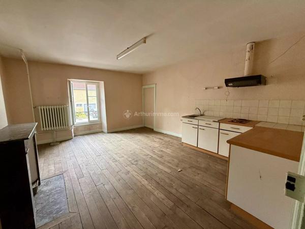 Vente                                                      Maison de village
                        
                     9 pièces                      209 m2                     à Bourmont-Entre-Meuse-Et-Mouzon