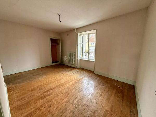 Vente                                                      Maison de village
                        
                     9 pièces                      209 m2                     à Bourmont-Entre-Meuse-Et-Mouzon