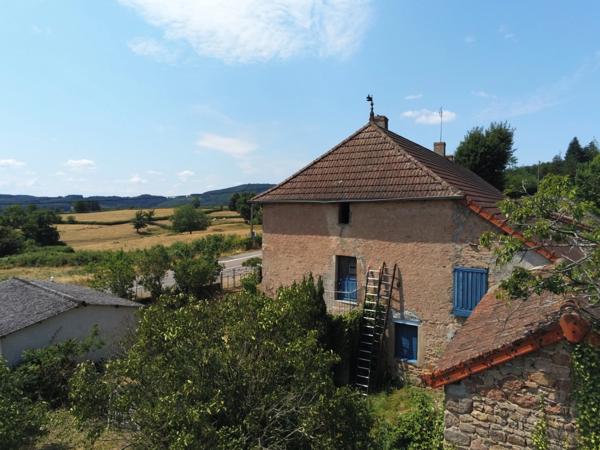 Maison à rénover 5 pièces / 110m² SUIN (71) Terrain de 4714m²