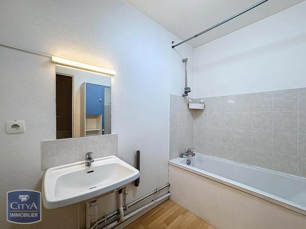 Appartement à louer 2 pièces 48.32m² Lucé (28110)