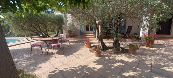 30.GARD.NIMES. Magnifique maison de 130 m² sur terrain arboré de 2000 m² avec piscine secteur très prisé quartier CASTANET