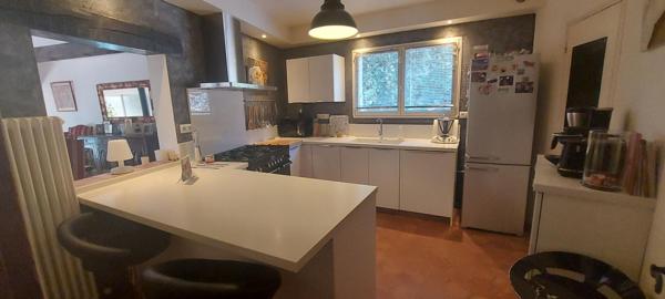 30.GARD.NIMES. Magnifique maison de 130 m² sur terrain arboré de 2000 m² avec piscine secteur très prisé quartier CASTANET