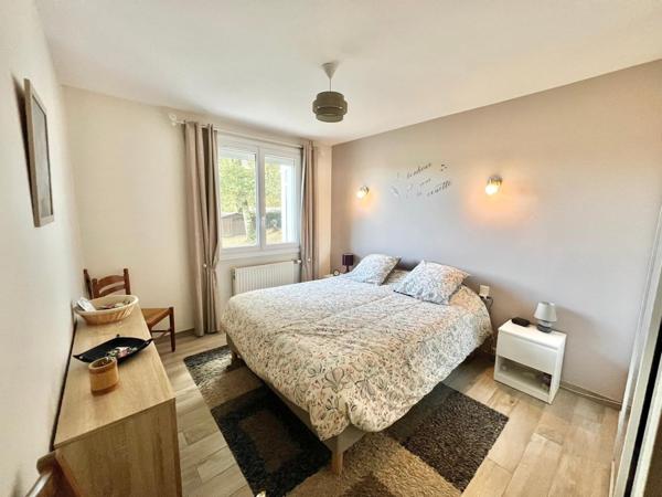 VILLA PLAIN-PIED AVEC DOUBLE GARAGE ET TERRAIN BOISE