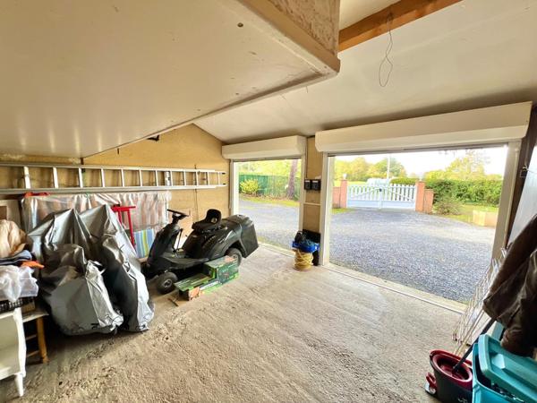 VILLA PLAIN-PIED AVEC DOUBLE GARAGE ET TERRAIN BOISE