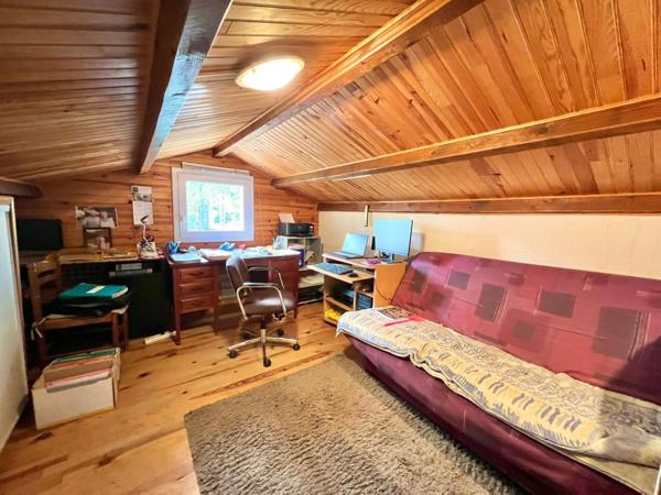 VILLA PLAIN-PIED AVEC DOUBLE GARAGE ET TERRAIN BOISE