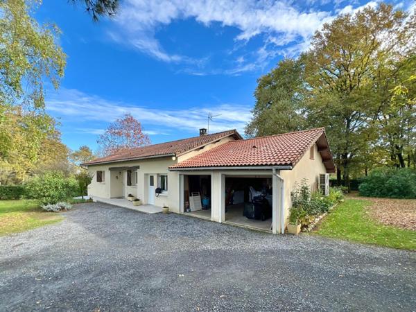 VILLA PLAIN-PIED AVEC DOUBLE GARAGE ET TERRAIN BOISE