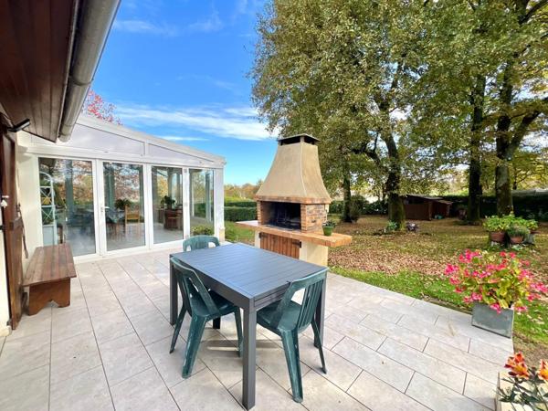 VILLA PLAIN-PIED AVEC DOUBLE GARAGE ET TERRAIN BOISE