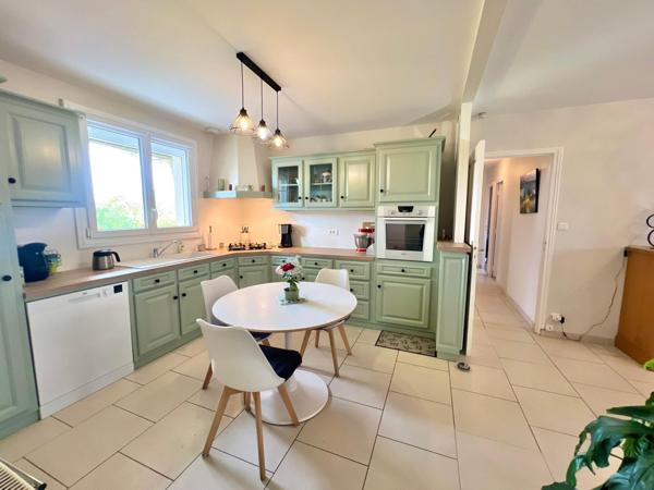 VILLA PLAIN-PIED AVEC DOUBLE GARAGE ET TERRAIN BOISE