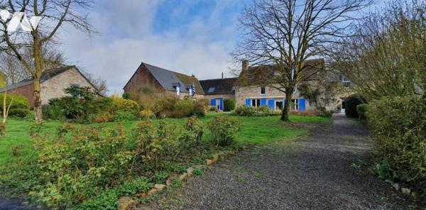 A VENDRE PROPRIETE EN PIERRES + GITES + DEPENDANCES + PATURAGES MONT DOL DOL DE BRETAGNE LE VIVIER 