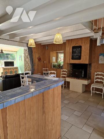 A VENDRE PROPRIETE EN PIERRES + GITES + DEPENDANCES + PATURAGES MONT DOL DOL DE BRETAGNE LE VIVIER 