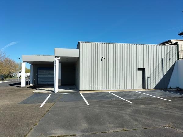 Allonnes (72700) LOCAL COMMERCIAL OU USAGE TERTIAIRE SITUE FACE A LA GRANDE SURFACE LECLERC