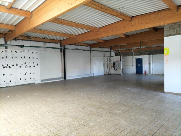 Allonnes (72700) LOCAL COMMERCIAL OU USAGE TERTIAIRE SITUE FACE A LA GRANDE SURFACE LECLERC