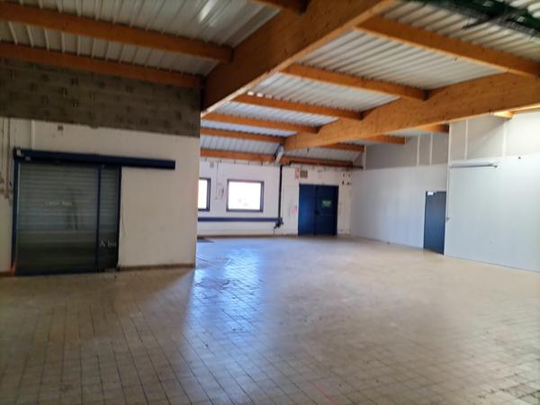 Allonnes (72700) LOCAL COMMERCIAL OU USAGE TERTIAIRE SITUE FACE A LA GRANDE SURFACE LECLERC