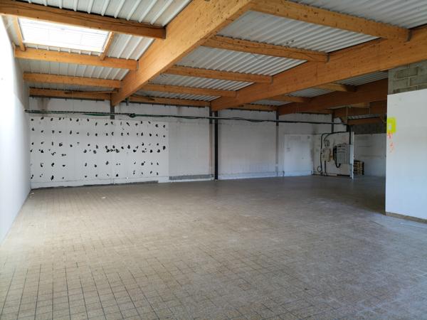 Allonnes (72700) LOCAL COMMERCIAL OU USAGE TERTIAIRE SITUE FACE A LA GRANDE SURFACE LECLERC