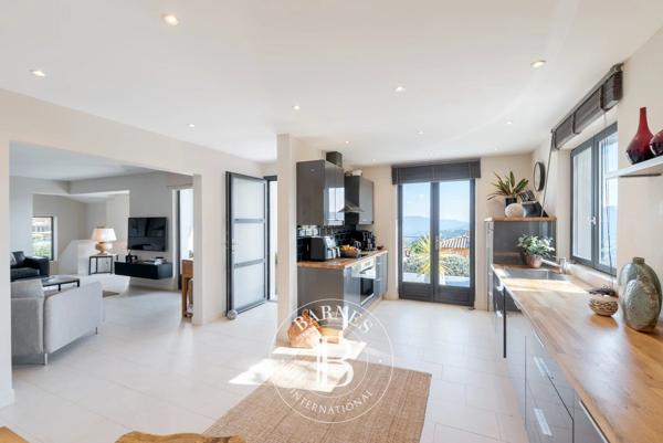 Bagnols-en-Forêt, Maison 3 Chambres -  130 m² à vendre