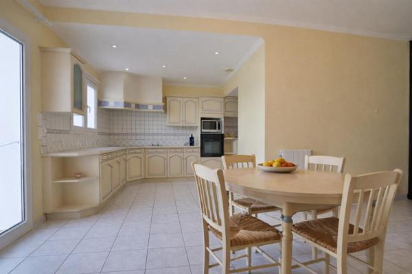 Maison Moux 8 pièce(s) 182 m2