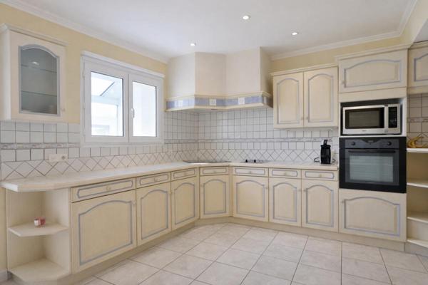 Maison Moux 8 pièce(s) 182 m2