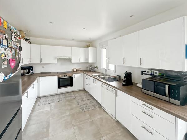 Maison moderne 4 chambres Garage