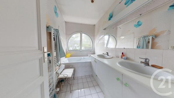 Maison à vendre  8 pièces - 190,76 m 2   ORVAULT  - 44