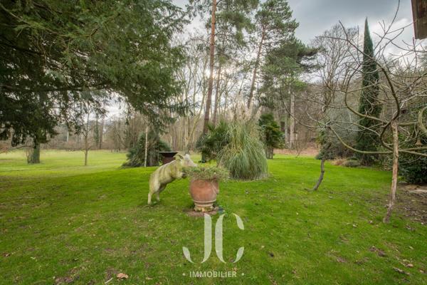 APPARTEMENT D'EXCEPTION AVEC JARDIN PRIVATIF – UNE ADRESSE CONFIDENTIELLE AU CHARME INTEMPOREL