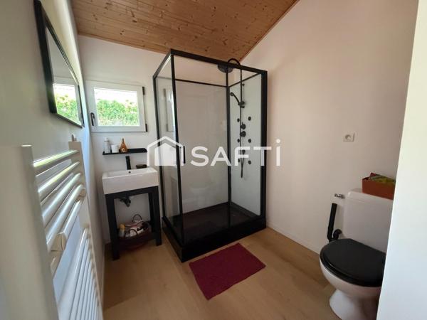 MAISON FAMILLIALE DE 120 M2, 4 CHAMBRES, EN CENTRE BOURG A SAINT ALLOUESTRE