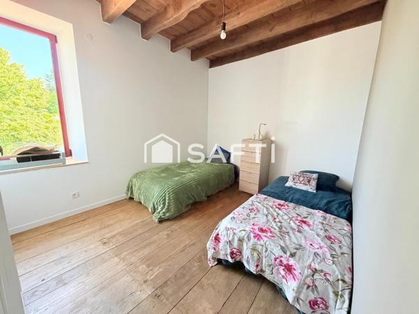 MAISON FAMILLIALE DE 120 M2, 4 CHAMBRES, EN CENTRE BOURG A SAINT ALLOUESTRE