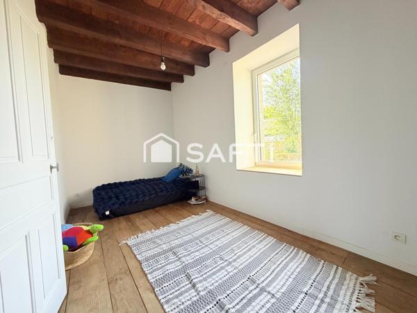 MAISON FAMILLIALE DE 120 M2, 4 CHAMBRES, EN CENTRE BOURG A SAINT ALLOUESTRE