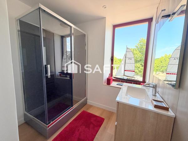 MAISON FAMILLIALE DE 120 M2, 4 CHAMBRES, EN CENTRE BOURG A SAINT ALLOUESTRE